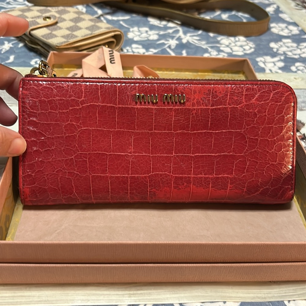 Miu miu zippy wallet INCLUSIVE